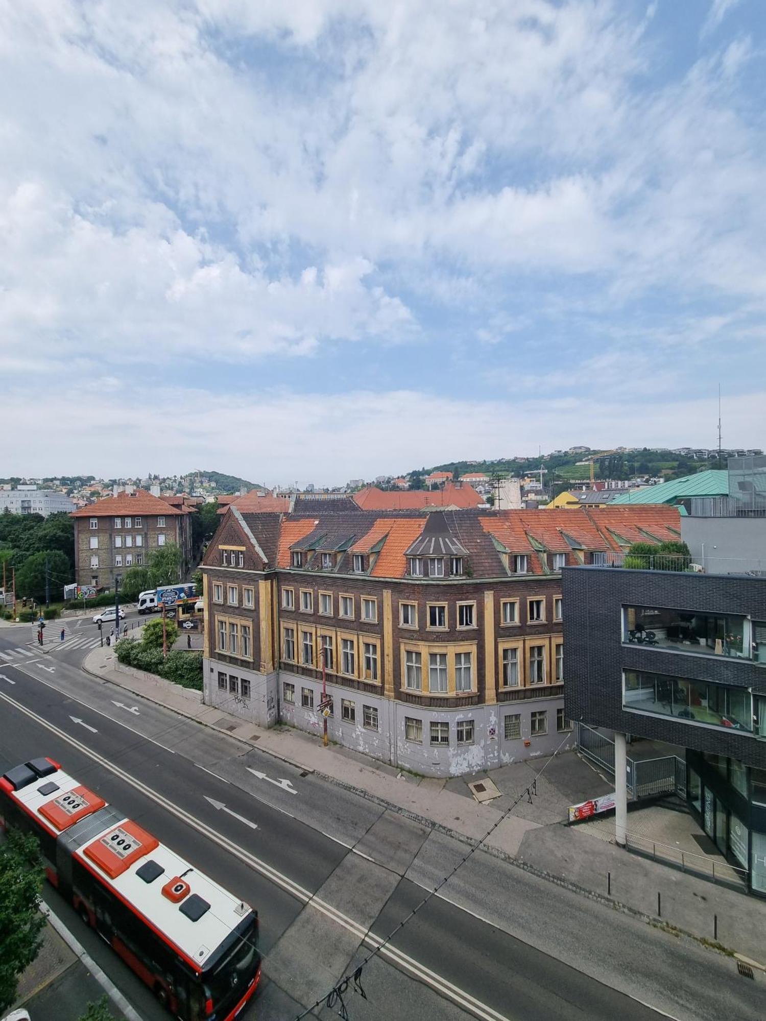 Big 4 Room Huge Apartment 브라티슬라바 외부 사진