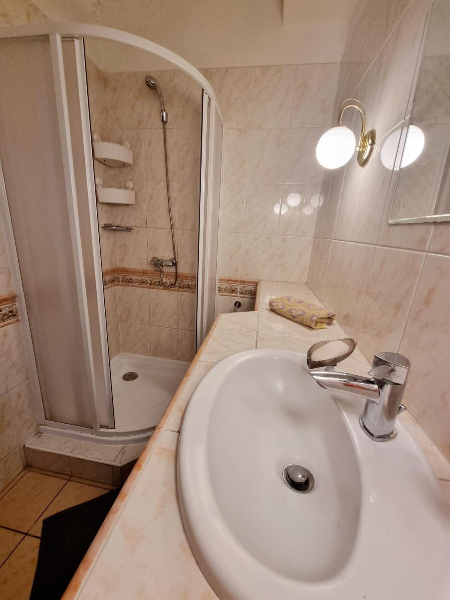 Big 4 Room Huge Apartment 브라티슬라바 외부 사진