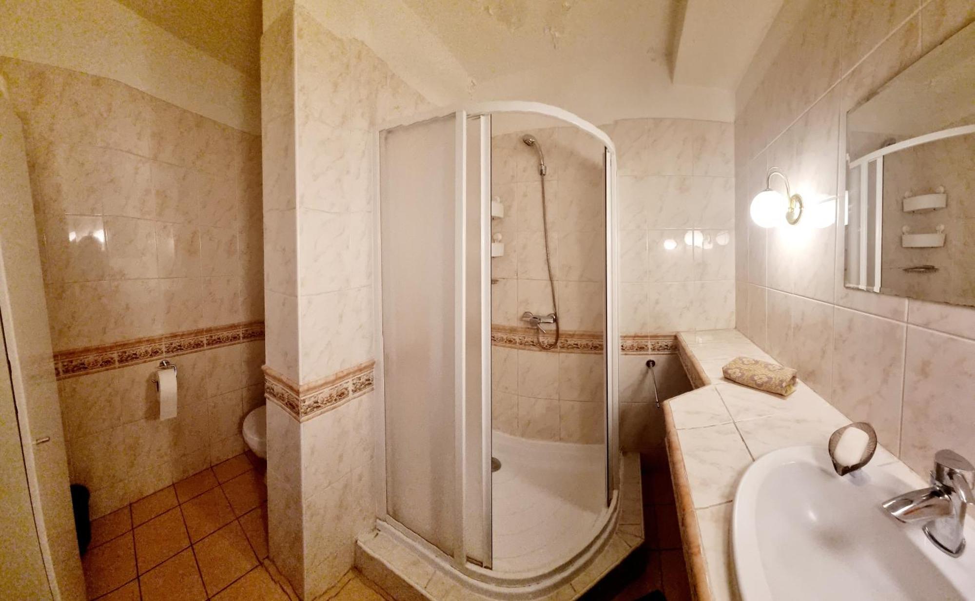 Big 4 Room Huge Apartment 브라티슬라바 외부 사진