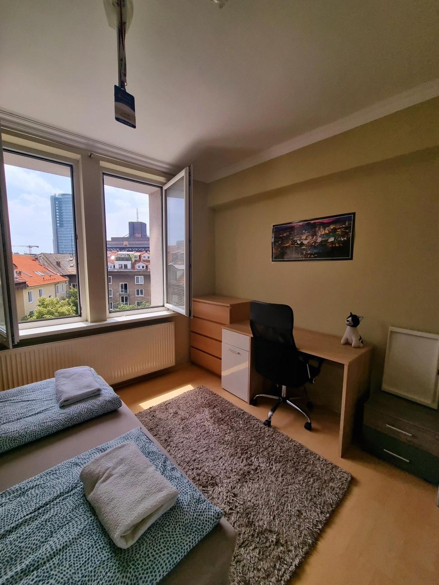 Big 4 Room Huge Apartment 브라티슬라바 외부 사진